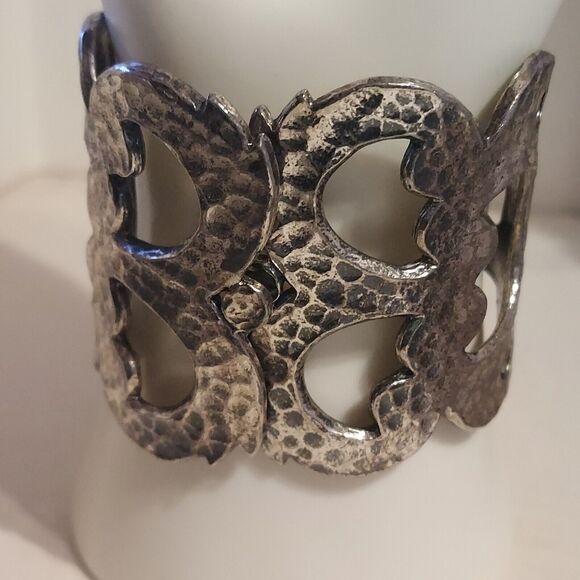 Zentall Hammered Metal Bangle Cuff Hinge Bracelet - Picture 1 of 7